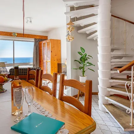 Typical T2 In W/ Balcony By Lovelystay