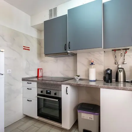 Appartement Typical T2 In W/ Balcony By Lovelystay