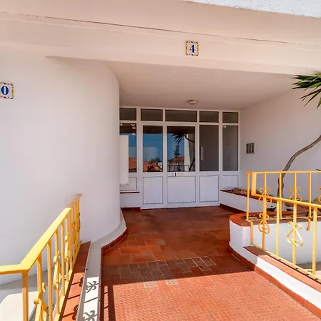 Typical T2 In W/ Balcony By Lovelystay *