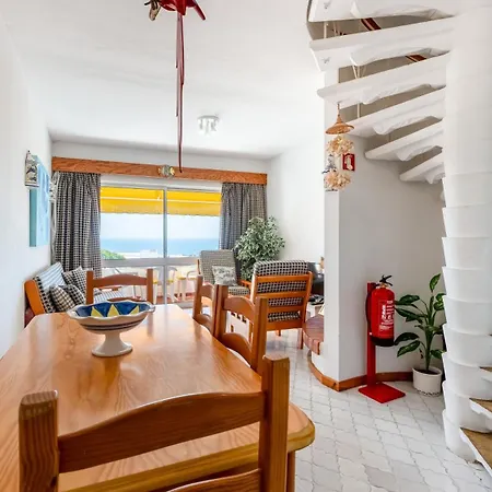 Typical T2 In W/ Balcony By Lovelystay *