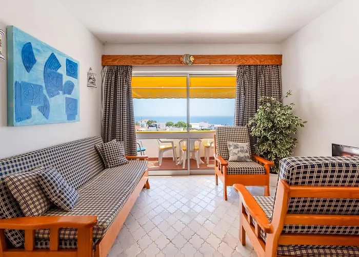 Typical T2 In W/ Balcony By Lovelystay アルブフェイラ