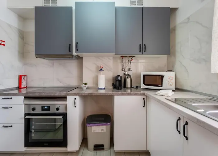 Typical T2 In W/ Balcony By Lovelystay * アルブフェイラ